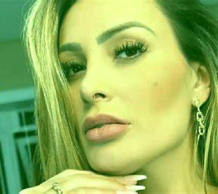 Abril Camarillas escort