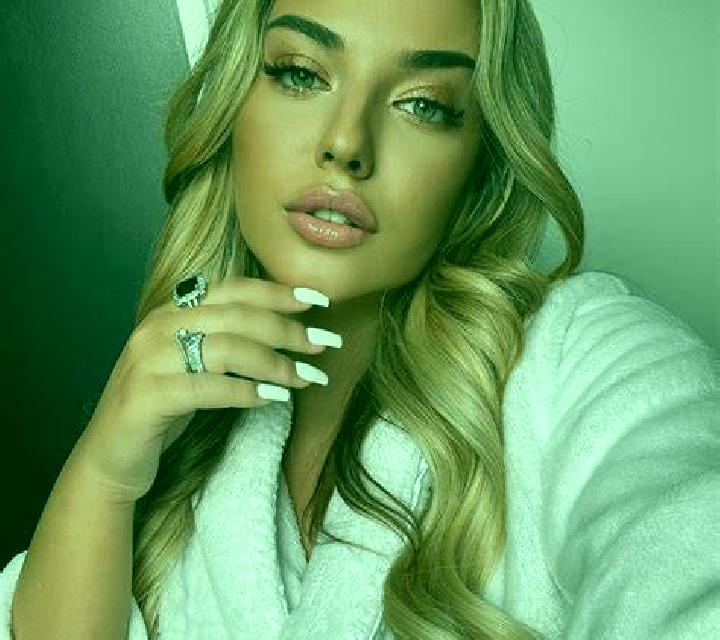 Alejandra Monasterio de la Sierra escort