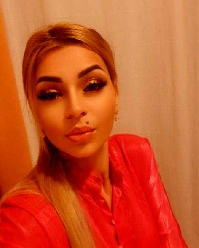 Amaya 2 Cuelgamures escort