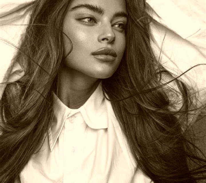 Andrea Valderas escort