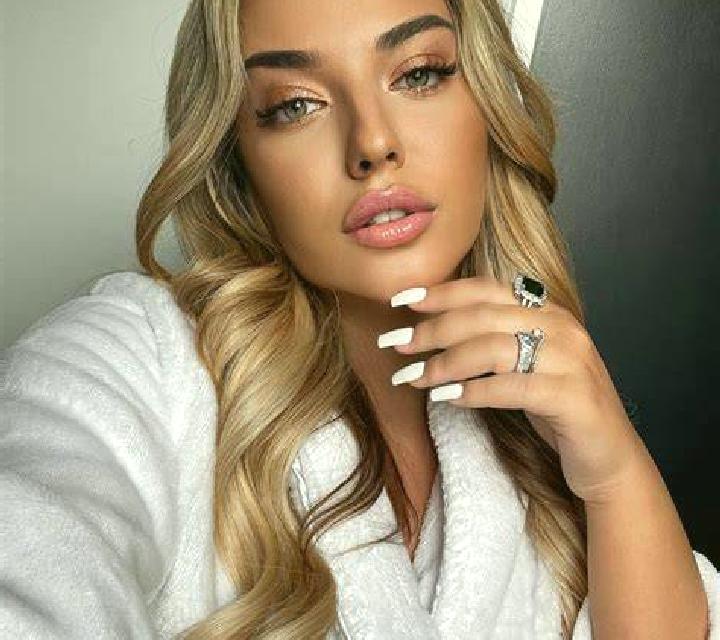 Carla Layana escort