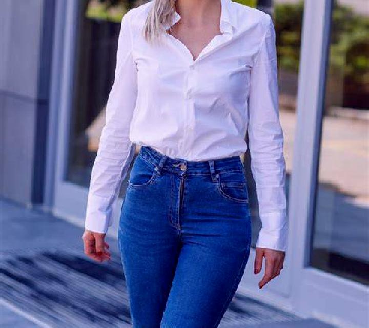 Giulia Alcoroches escort