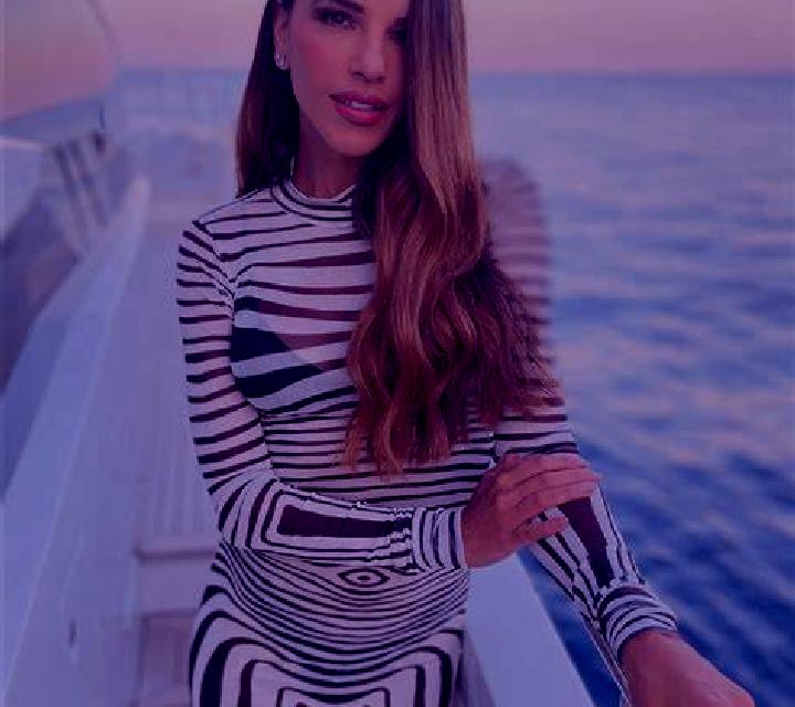 Julia Cobena escort