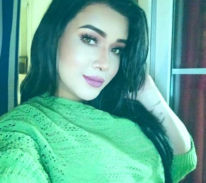 Julia Pinedas escort