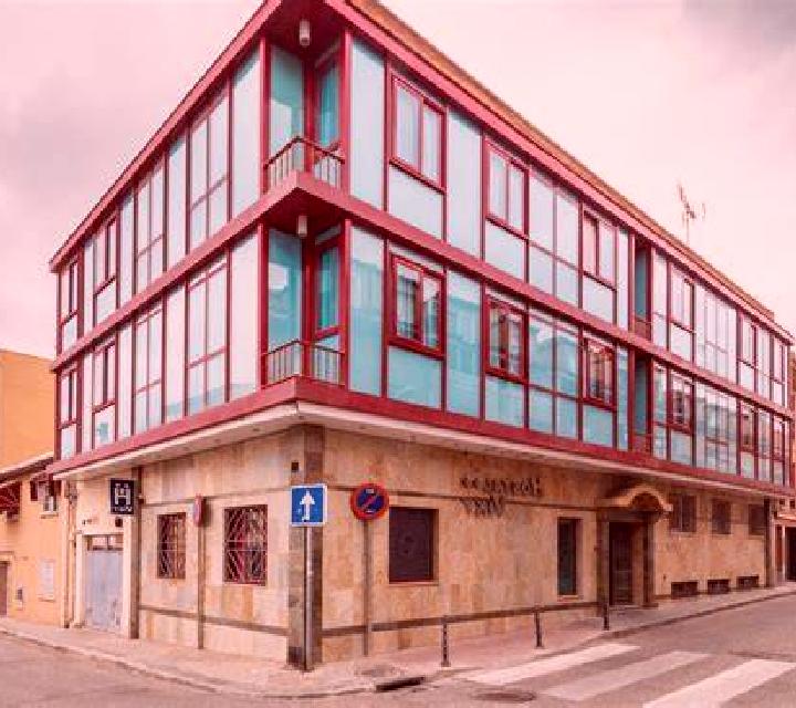 Luna 2 Lucillos escort