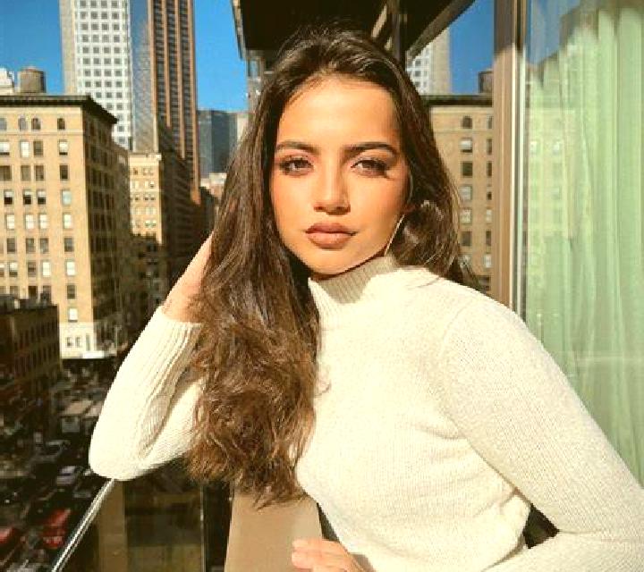 Manuela Tivissa escort