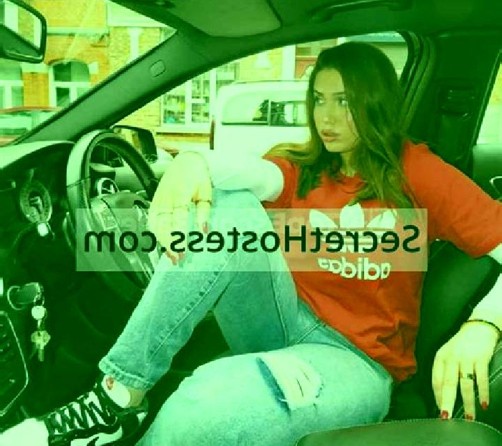 Nora Anglesola escort