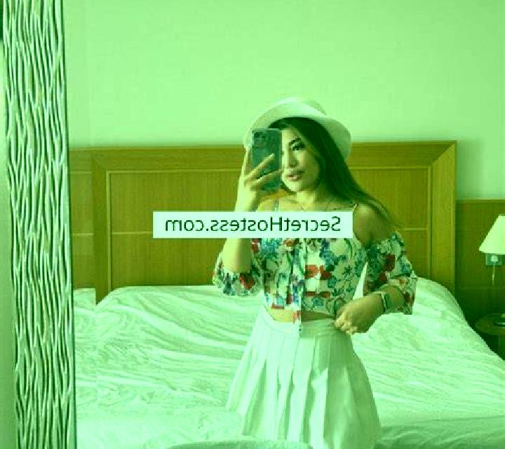 Nora Carenas escort