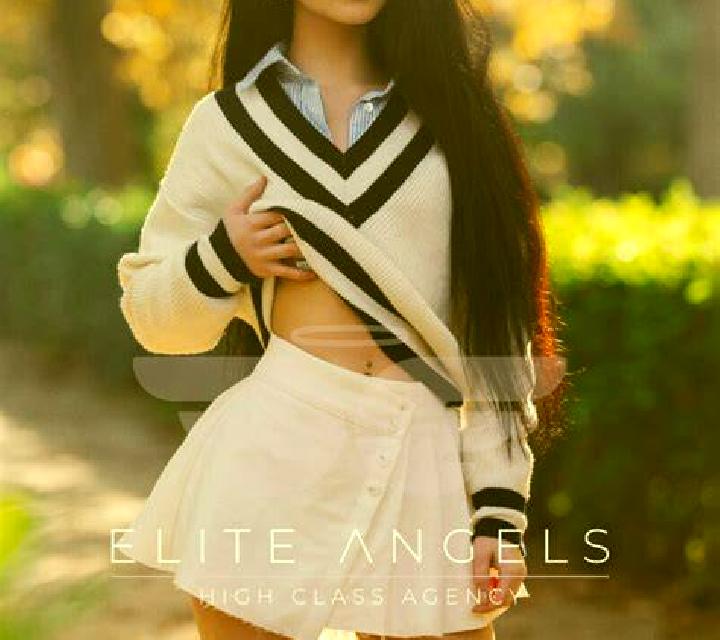 Nora Coscurita escort