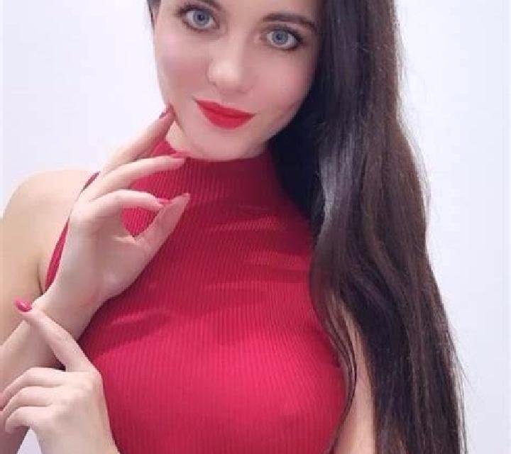 Paloma Coin escort