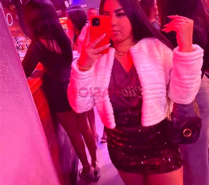Regina Menasalbas escort