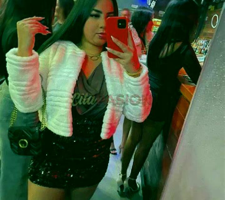 Renata Velez-Malaga escort