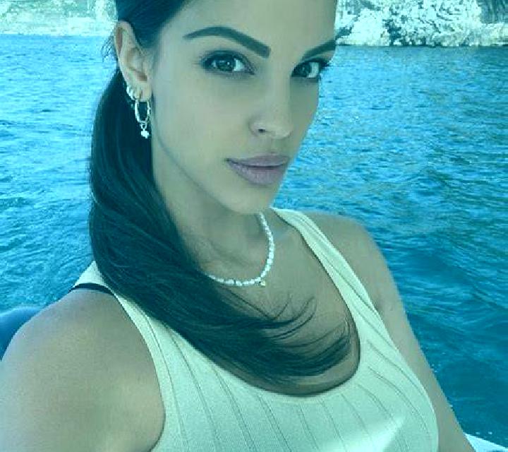 Sara Mundaka escort