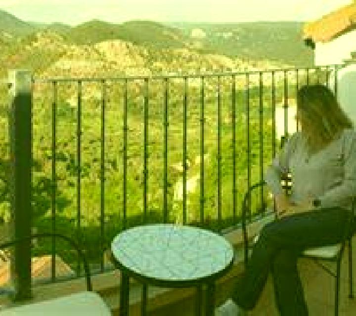 Sara Santa Cruz de Moya escort