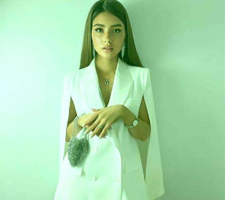 Valentina Laguna de Cameros escort