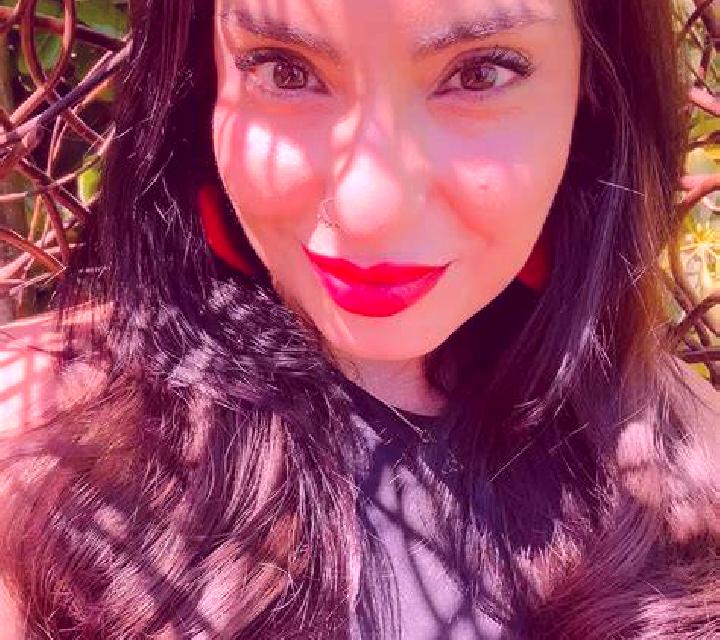 Zara 3 Burlata escort